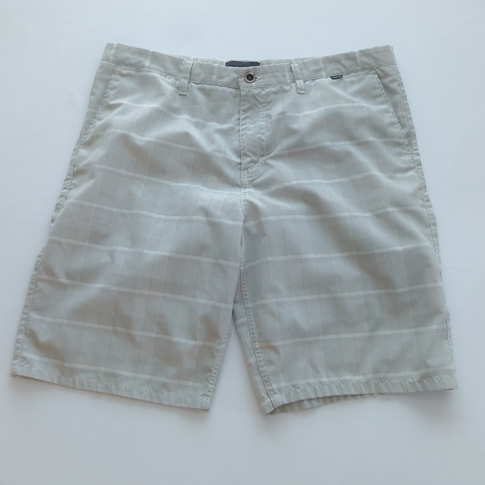 Hurley Light Grey & White Plaid Shorts Size 38  Inseam 10.5"
